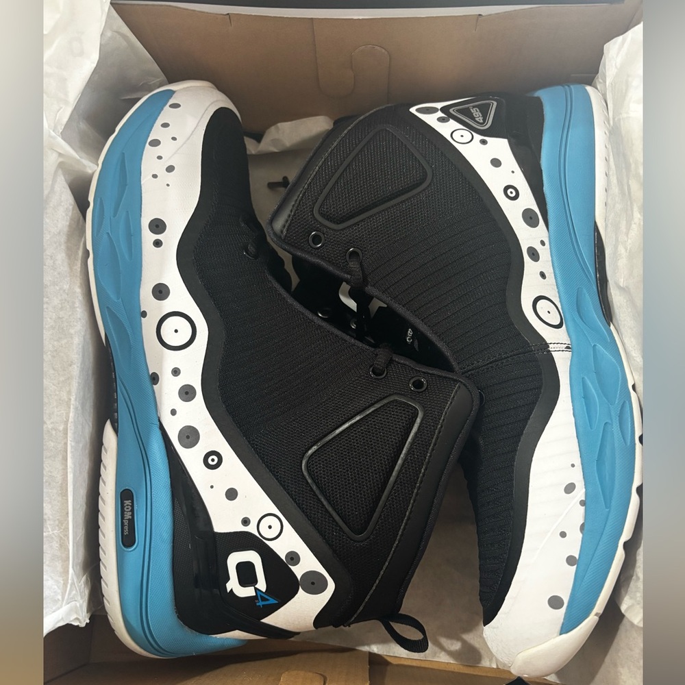 NIB Q4 Sports men’s high top athletic shoes